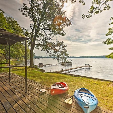 הוילה Le Roy Lakefront Retreat With Dock And Kayaks! מראה חיצוני תמונה