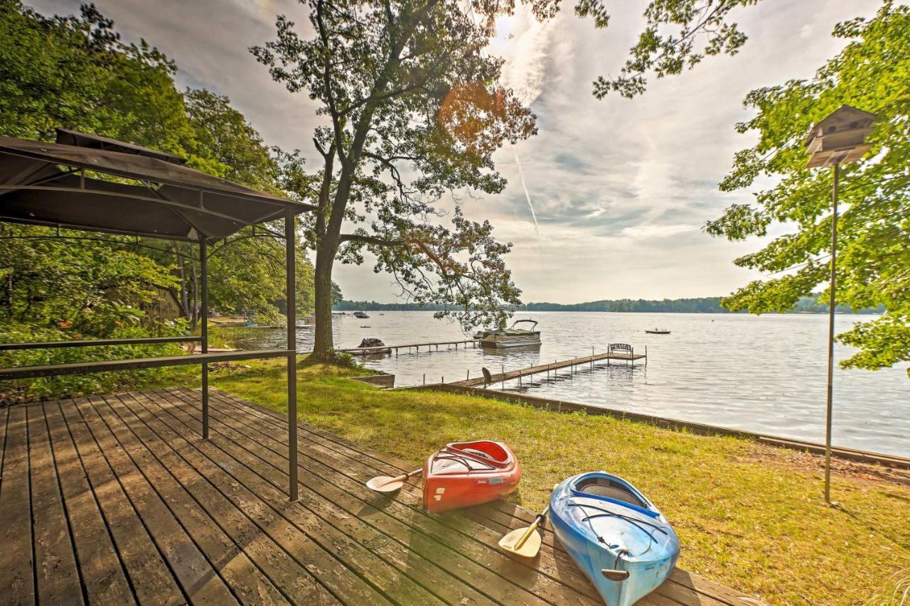 הוילה Le Roy Lakefront Retreat With Dock And Kayaks! מראה חיצוני תמונה